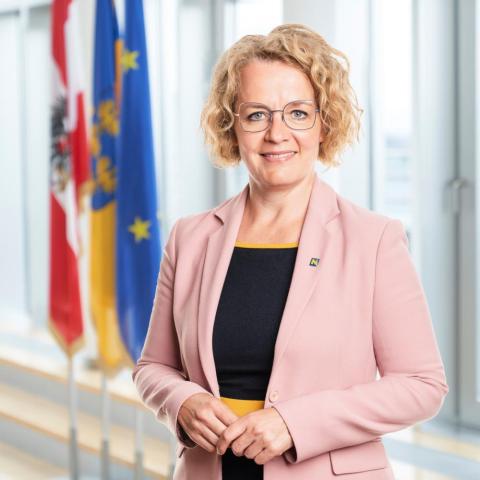 Mag. Christiane Teschl-Hofmeister
